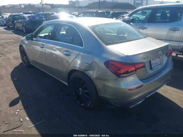 Mercedes-Benz m260 2019 WDD3G4EB7KW020486 Image 3