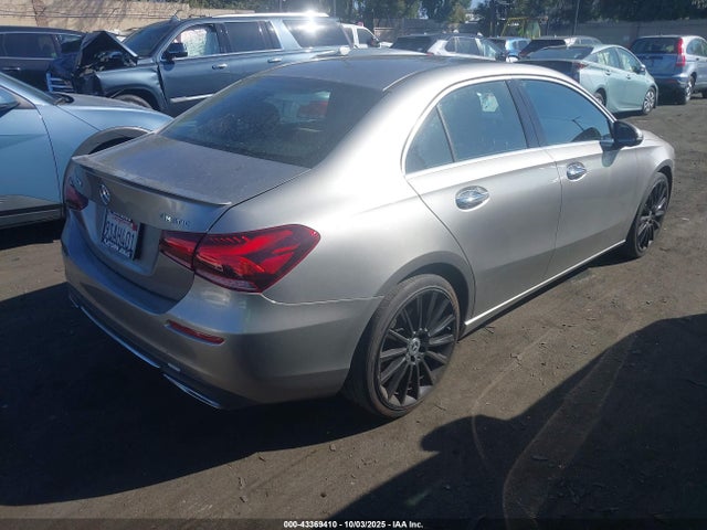 Mercedes-Benz m260 2019 WDD3G4EB7KW020486 Image 4