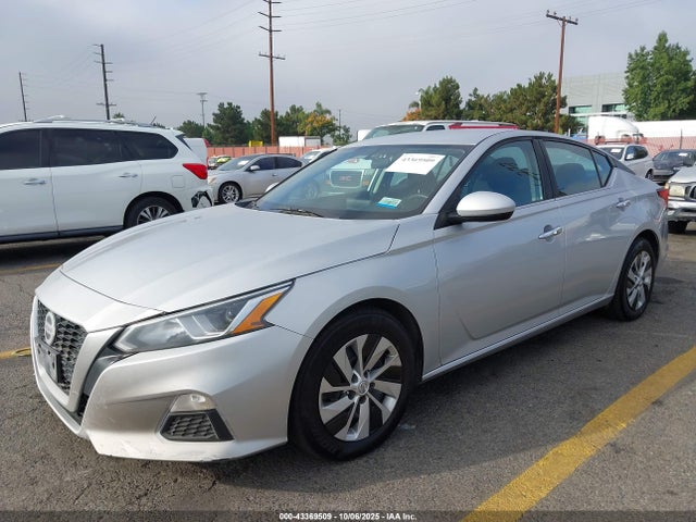 Nissan 2019 2019 1N4BL4BV2KC259242 Image 2