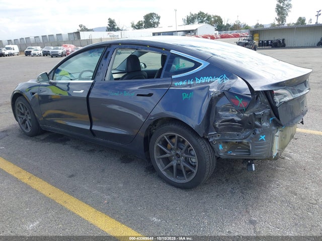 2018 TESLA MODEL 3 5YJ3E1EA7JF047485 Photo 2