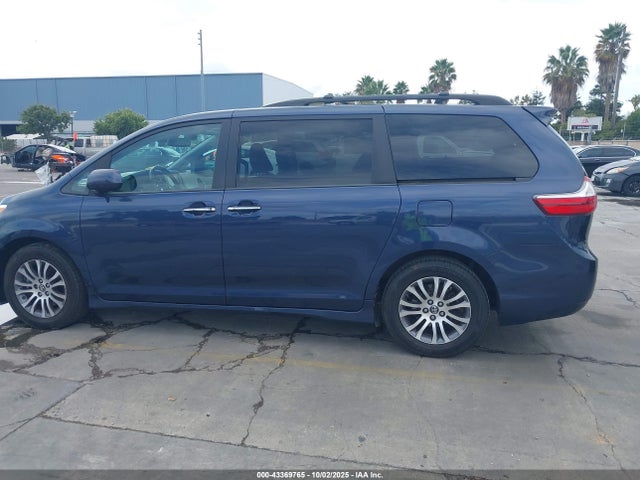 Toyota Sienna 2018 5TDYZ3DC8JS928331 Image 28