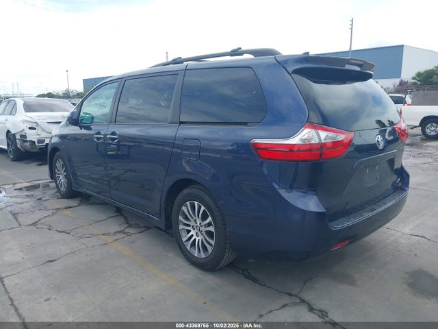 Toyota Sienna 2018 5TDYZ3DC8JS928331 Image 17