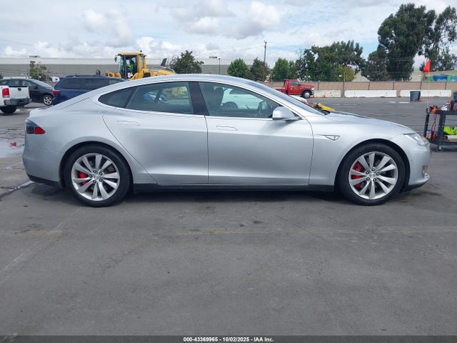 Tesla MODEL S 2016 5YJSA1E46GF136068 Image 13