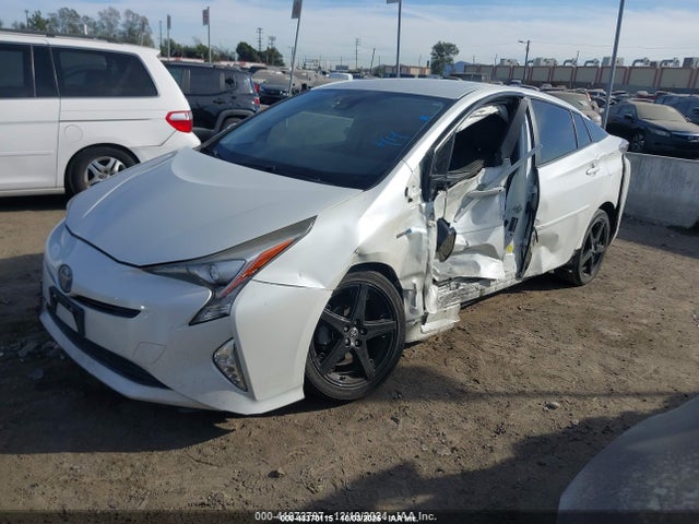JTDKARFU1G3009903 Toyota Prius Three Touring