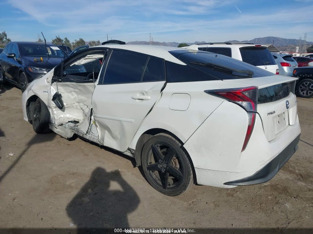 JTDKARFU1G3009903 Toyota Prius Three Touring