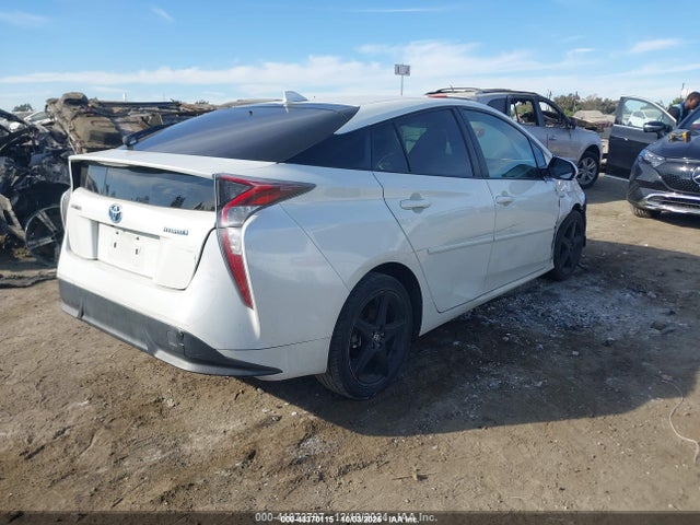 JTDKARFU1G3009903 Toyota Prius Three Touring