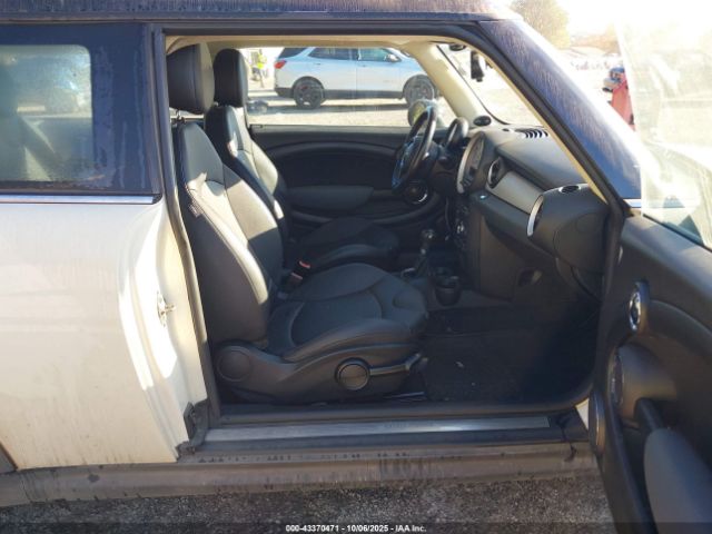 2011 MINI COOPER CLUBMAN WMWZF3C5XBTY00737 Photo 4