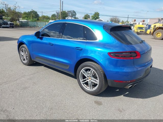 2017 PORSCHE MACAN WP1AB2A58HLB13210 Photo 2