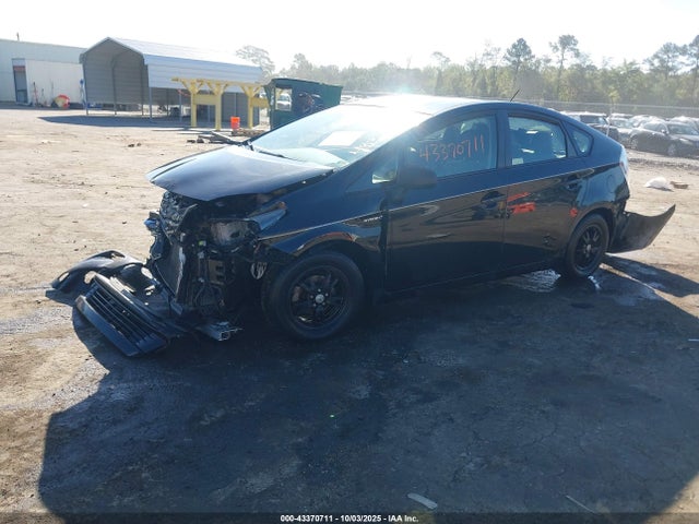 Toyota Prius Three 2014 JTDKN3DU0E1775859 Image 2