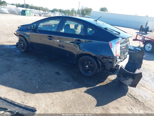 Toyota Prius Three 2014 JTDKN3DU0E1775859 Image 3