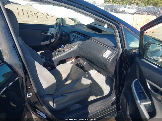 Toyota Prius Three 2014 JTDKN3DU0E1775859 Image 5