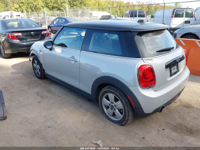 2018 MINI HARDTOP WMWXP5C51J2G61332 Photo 2
