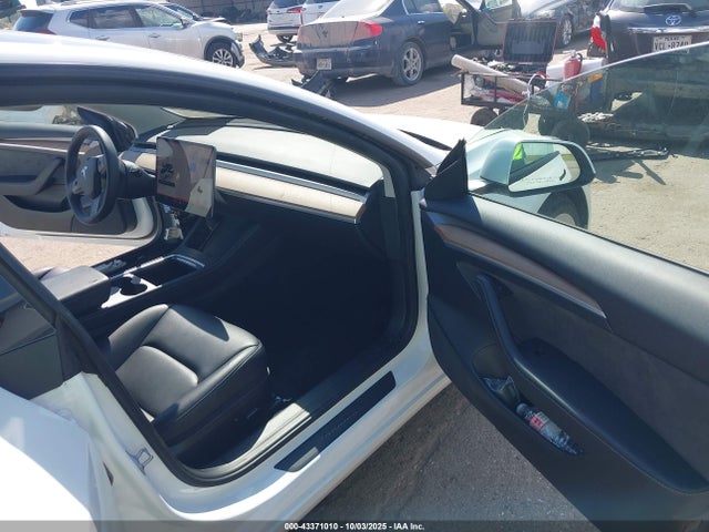 2022 TESLA MODEL 3 5YJ3E1EB7NF254148 Photo 4