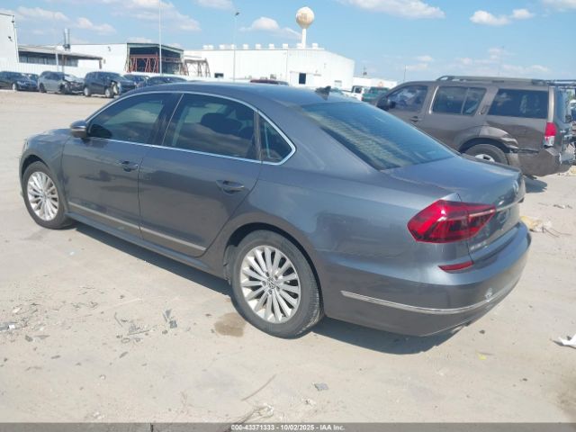 2017 VOLKSWAGEN PASSAT 1VWBT7A3XHC043964 Photo 2