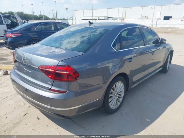 2017 VOLKSWAGEN PASSAT 1VWBT7A3XHC043964 Photo 3