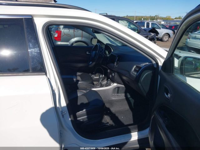 2018 JEEP COMPASS 3C4NJDBB3JT483660 Photo 4