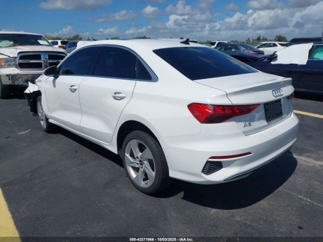 2022 AUDI A3 WAUAUDGY8NA026355 Photo 2