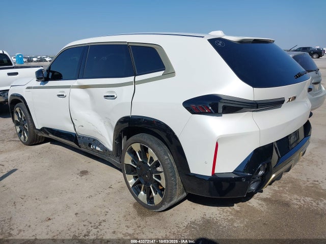 2025 BMW XM 5YM23CS04S9Z08259 Photo 2