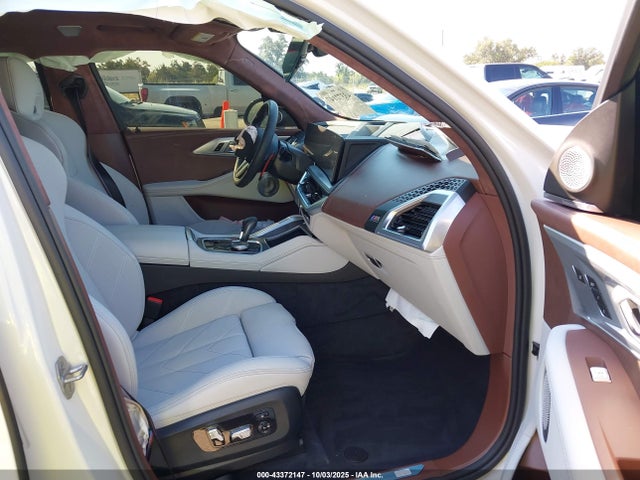 2025 BMW XM 5YM23CS04S9Z08259 Photo 4