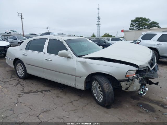 2004 LINCOLN TOWN CAR 1LNHM81W84Y640937