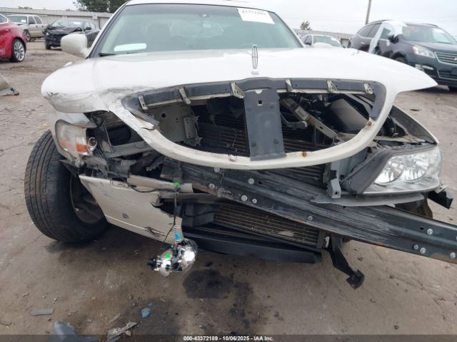 2004 LINCOLN TOWN CAR 1LNHM81W84Y640937 Photo 5