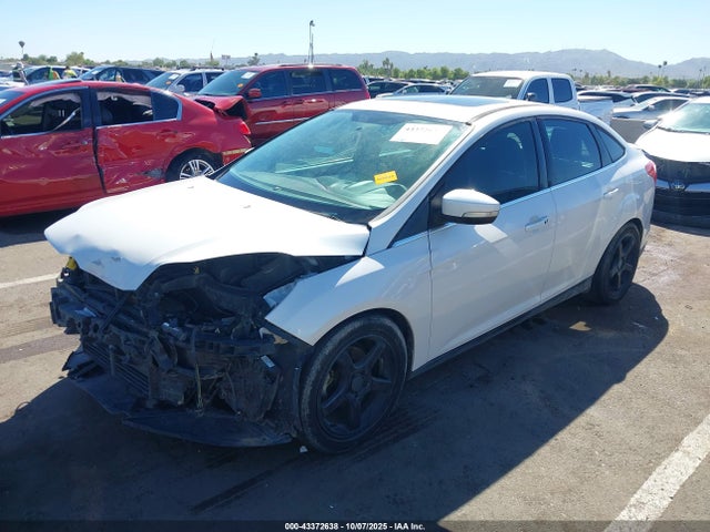 Ford Focus Titanium 2014 1FADP3J20EL374876 Image 2