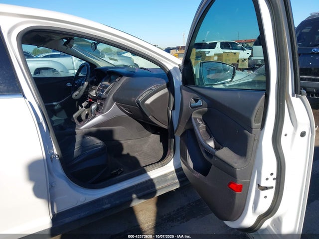 Ford Focus Titanium 2014 1FADP3J20EL374876 Image 5