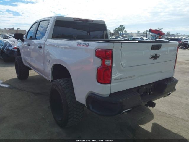 2024 CHEVROLET SILVERADO 1500 3GCUDFED0RG451183 Photo 2