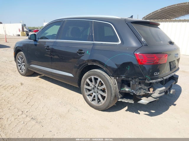 2019 AUDI Q7 WA1LHAF7XKD034291 Photo 2