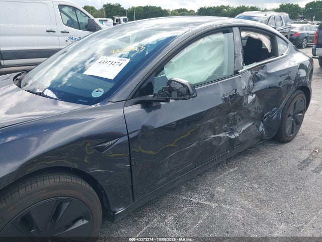 2025 TESLA MODEL 3 5YJ3E1EA3SF986585 Photo 5