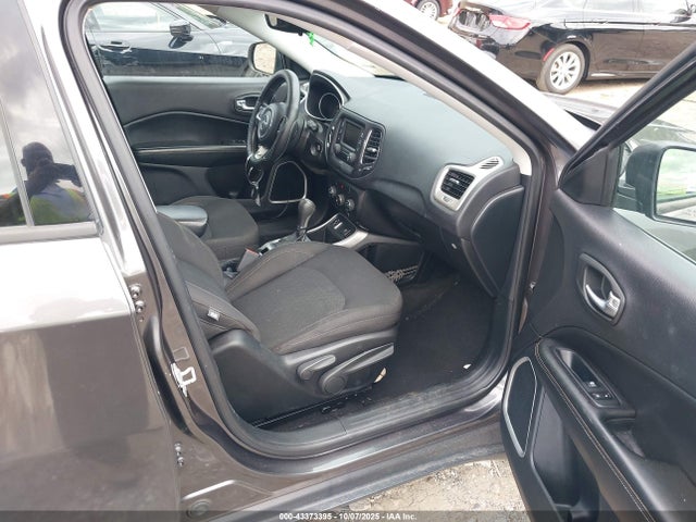 3C4NJCAB6JT250691 Jeep Compass Sport Fwd