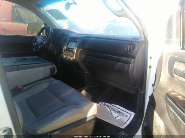 Aukcja sprzedaży 2017 Toyota Tundra Sr 5.7l V8, vin: 5TFUW5F13HX625184, numer aukcji: 43373431