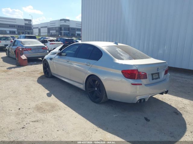 2016 BMW M5 WBSFV9C59GD595742 Photo 2