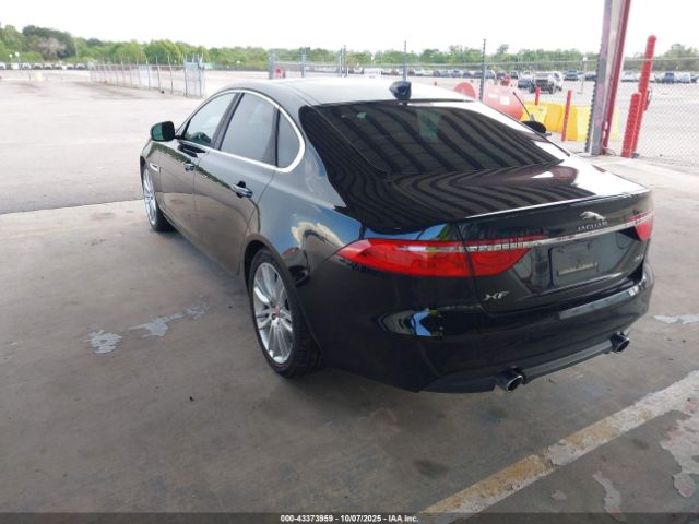 2016 JAGUAR XF SAJBE4BV6GCY02542 Photo 2