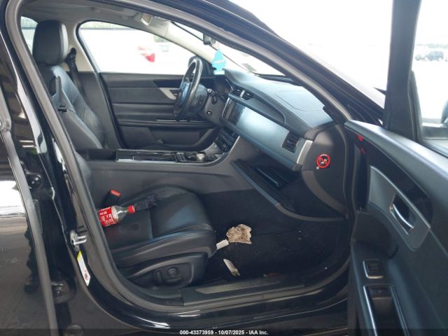 2016 JAGUAR XF SAJBE4BV6GCY02542 Photo 4