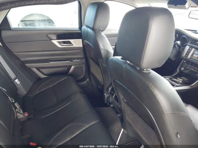 2016 JAGUAR XF SAJBE4BV6GCY02542 Photo 7