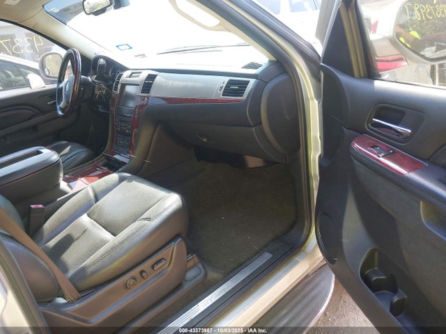 Продаж на аукціоні авто 2013 Cadillac Escalade Esv Luxury, vin: 1GYS4HEF5DR316286, номер лоту: 43373987