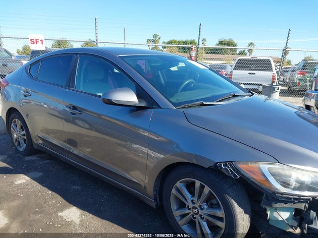 5NPD84LF8JH239897 Hyundai ELANTRA SEL