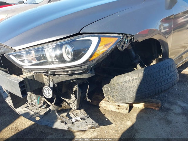 5NPD84LF8JH239897 Hyundai ELANTRA SEL