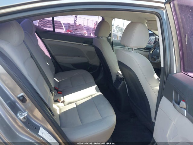5NPD84LF8JH239897 Hyundai ELANTRA SEL