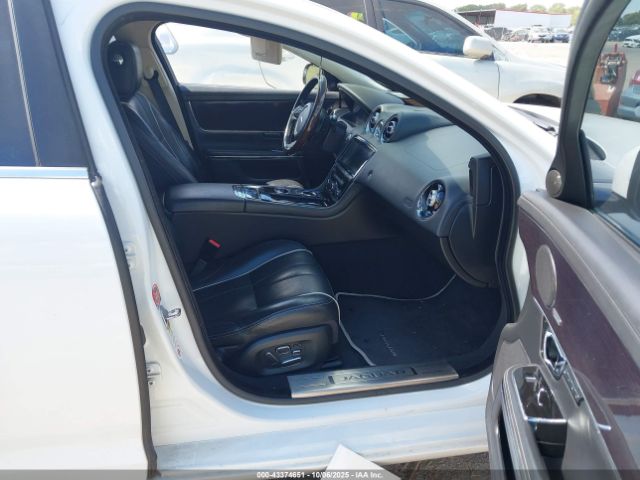 2015 JAGUAR XJ SAJWA2GT4FMV85364 Photo 4