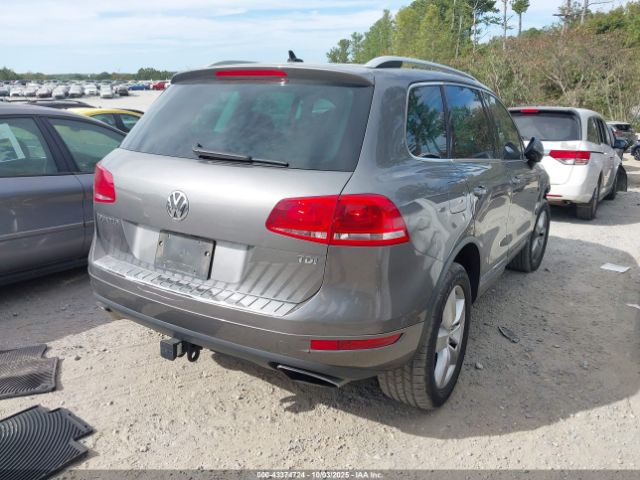 2011 VOLKSWAGEN TOUAREG WVGFK9BP7BD001687 Photo 3