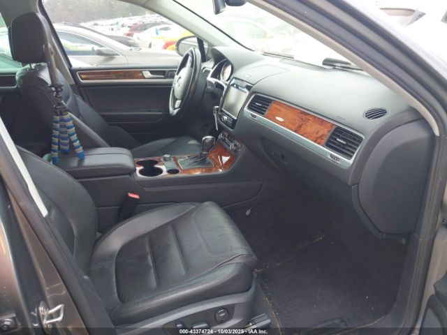 2011 VOLKSWAGEN TOUAREG WVGFK9BP7BD001687 Photo 4
