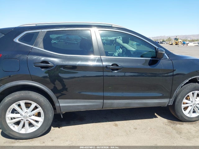 JN1BJ1CPXHW031871 Nissan Rogue Sport Sv