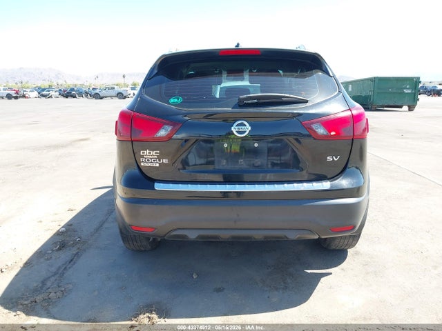 JN1BJ1CPXHW031871 Nissan Rogue Sport Sv