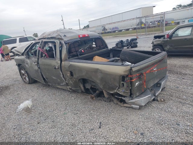 2015 RAM 1500 1C6RR6LT9FS634885 Photo 2