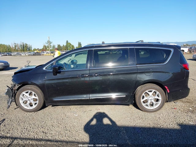 Aukcja sprzedaży 2017 Chrysler Pacifica Touring-l Plus, vin: 2C4RC1EG5HR531402, numer aukcji: 43375005