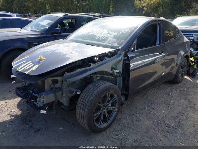 2024 TESLA MODEL Y 7SAYGDEE6RA299129 Photo 1