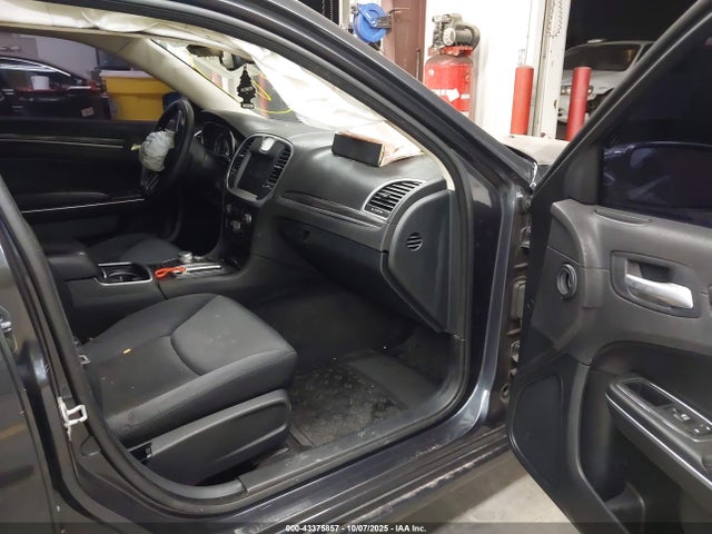 2C3CCAAG4JH253863 Chrysler 300 Touring