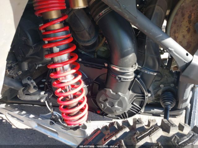 2024 CAN-AM MAVERICK X3 3JBVGAV46RE000322 Photo 8